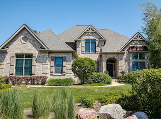 106 Boulder Dr, Lake In The Hills, IL 60156