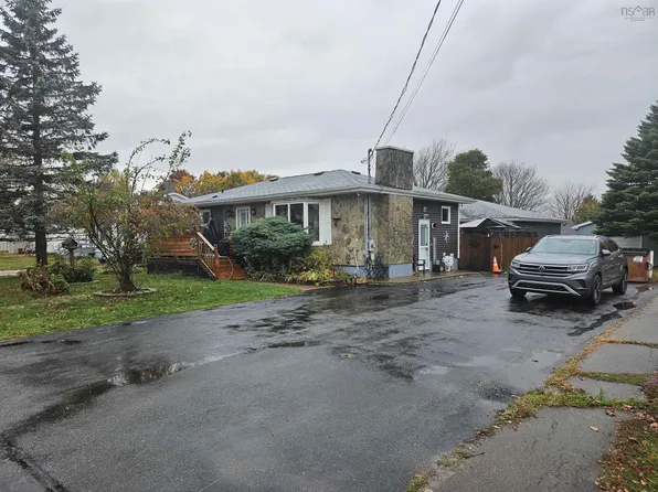 16 Rogers Ave, Amherst, NS B4H 2J7