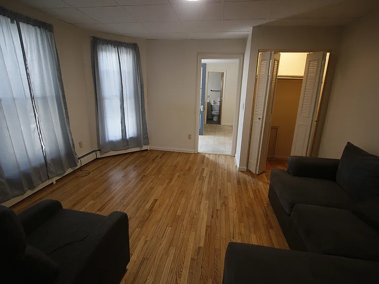 216 East Ave #1 — Photo 4