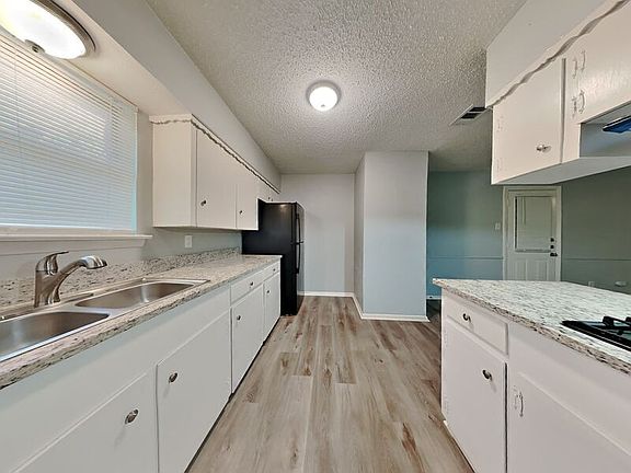 4th image of 1525 Gardenside Dr
