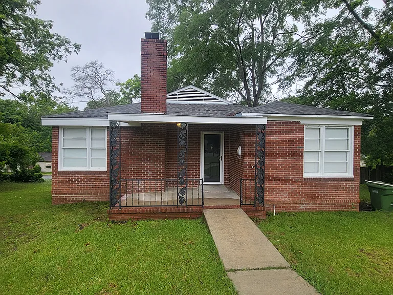 4015 Lakewood Dr — Photo 2