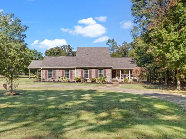 1132 Deerwood Dr, New Johnsonville, TN 37134