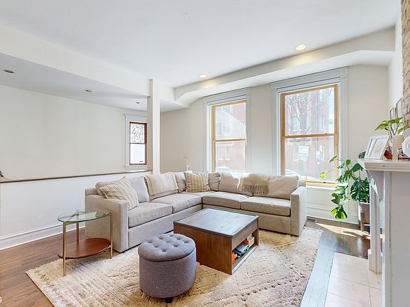 3rd image of 810 W Buckingham Pl APT 1W