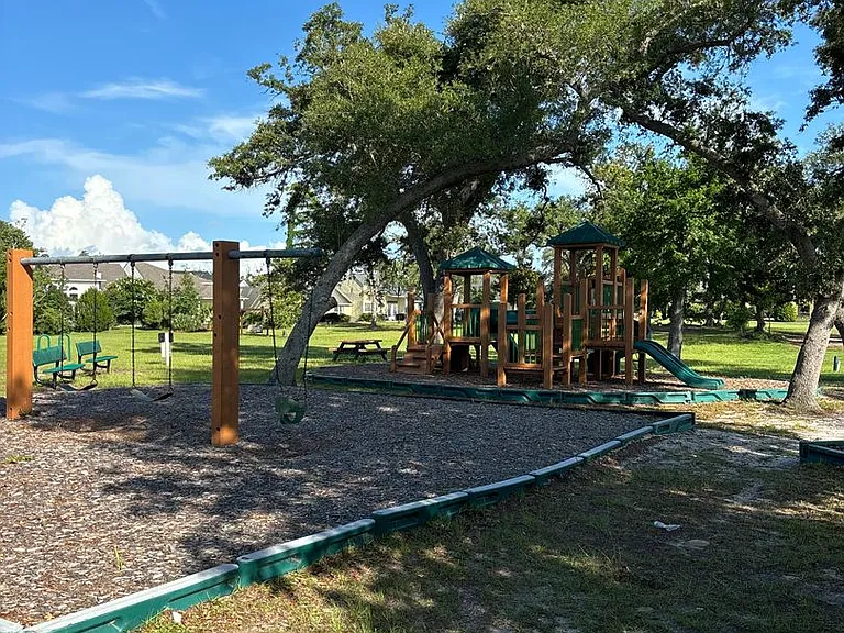 2115 Country Club Dr — Photo 25