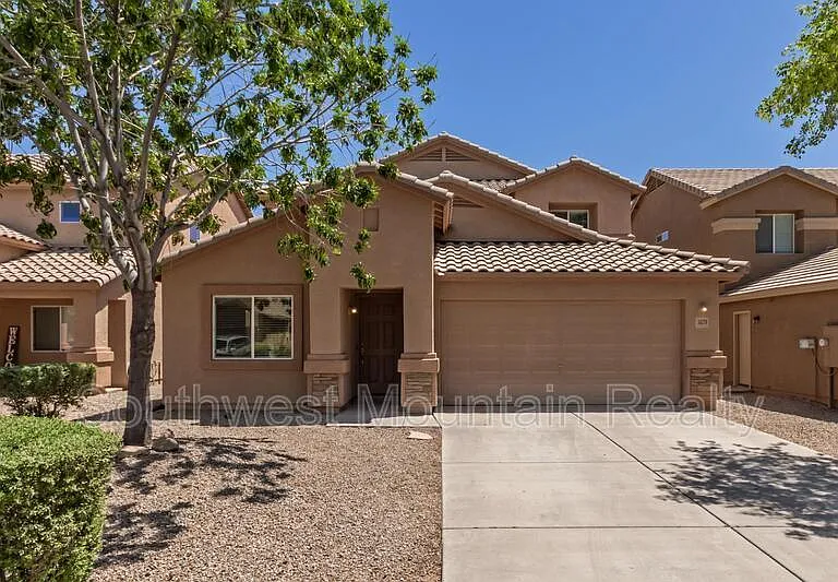 5179 E Silverbell Rd — Photo 2