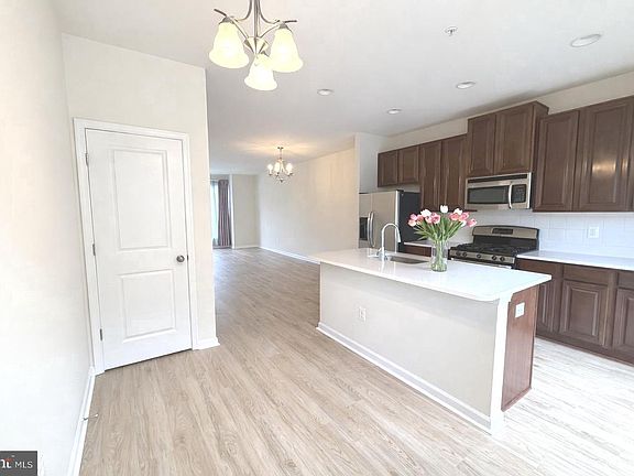 4th image of 13263 Orsay St #607