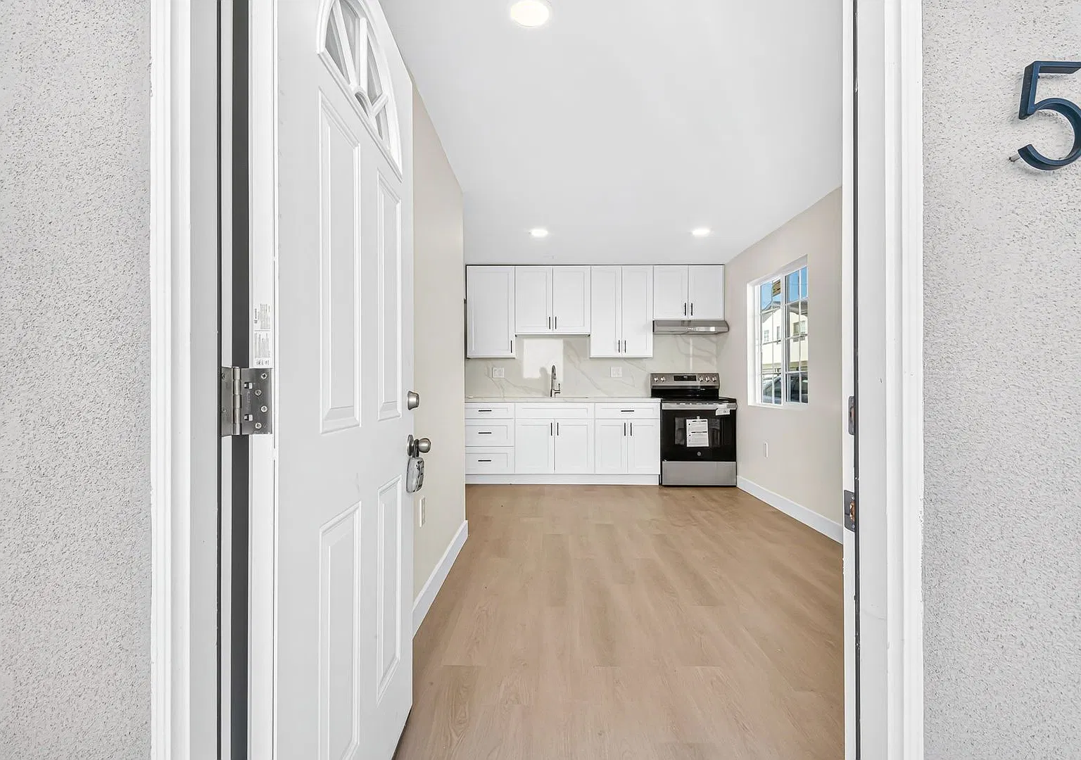 994 El Camino Dr — Photo 1