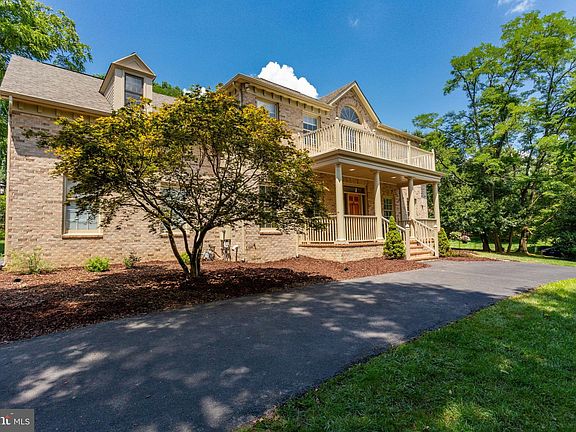 3rd image of 2498 Oakton Hills Dr