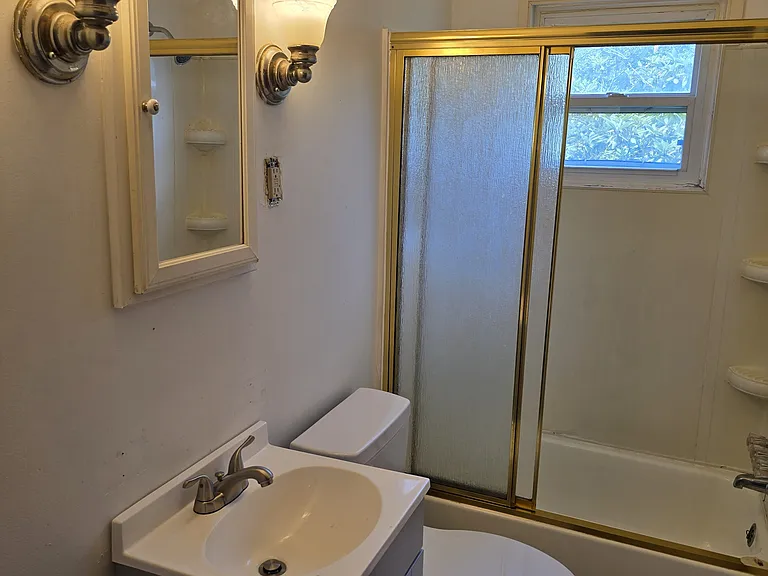 106 Lowry St — Photo 3
