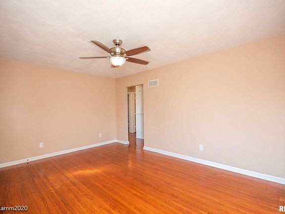 3rd image of 5027 N Edgebrook Dr