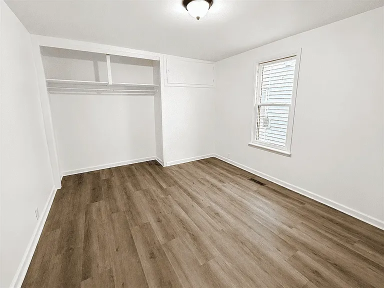 2852 Warsaw St — Photo 5