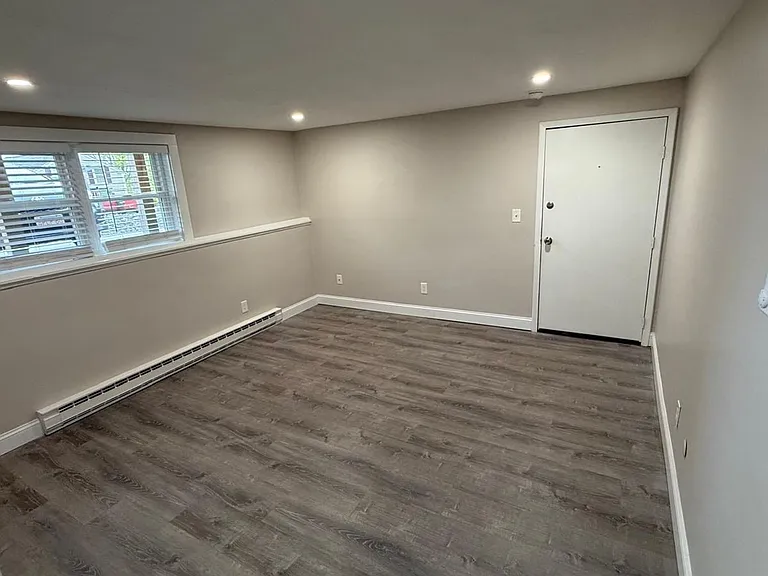 8-12 Perry St — Photo 7