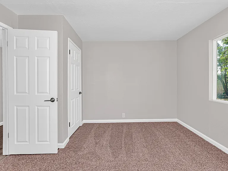 25752 Ellis St — Photo 8