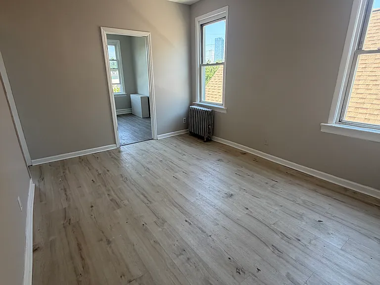241 Duncan Ave #5C — Photo 2