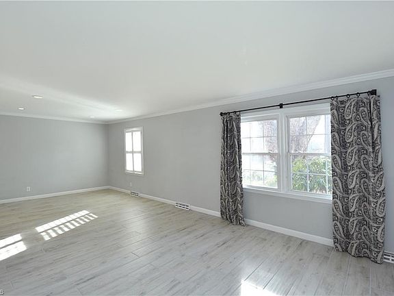4th image of 3700 Amy Ct