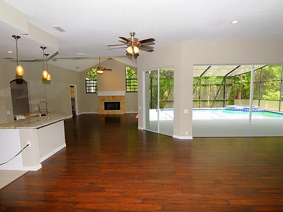 3rd image of 889 Centerwood Dr