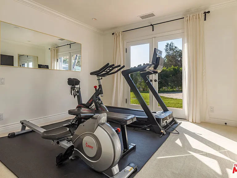 3453 Coast View Dr — Photo 28
