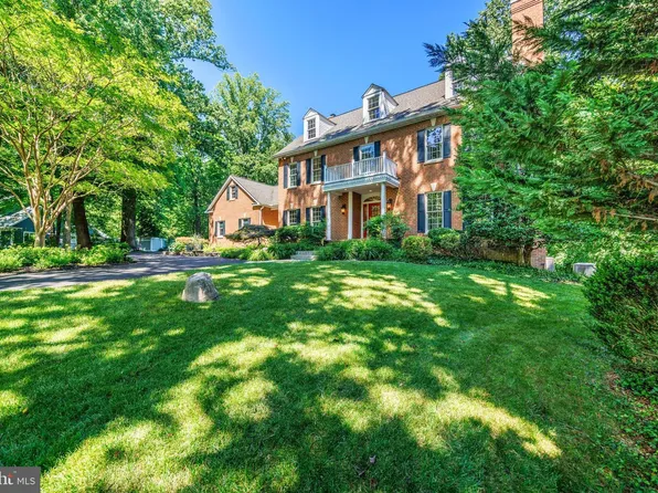 1135 Goldfinch Ln, Millersville, MD 21108