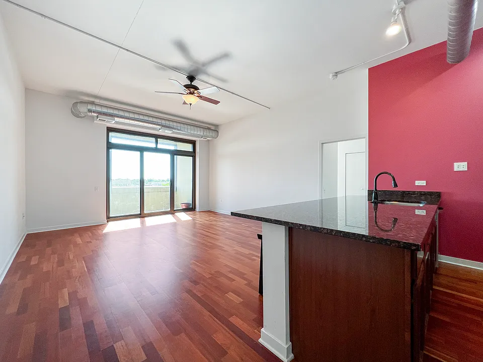 4015 N Milwaukee Ave #412