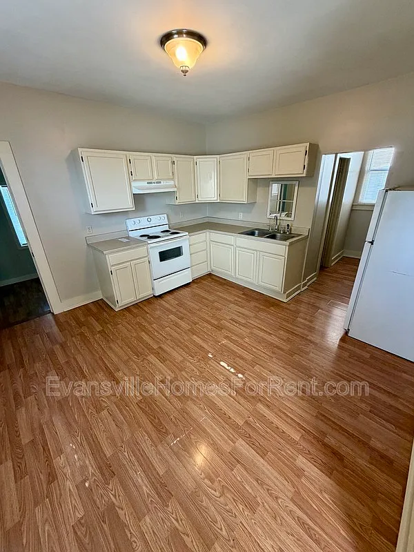 4 bed, 2.0 bath, $1,350 — Photo 3