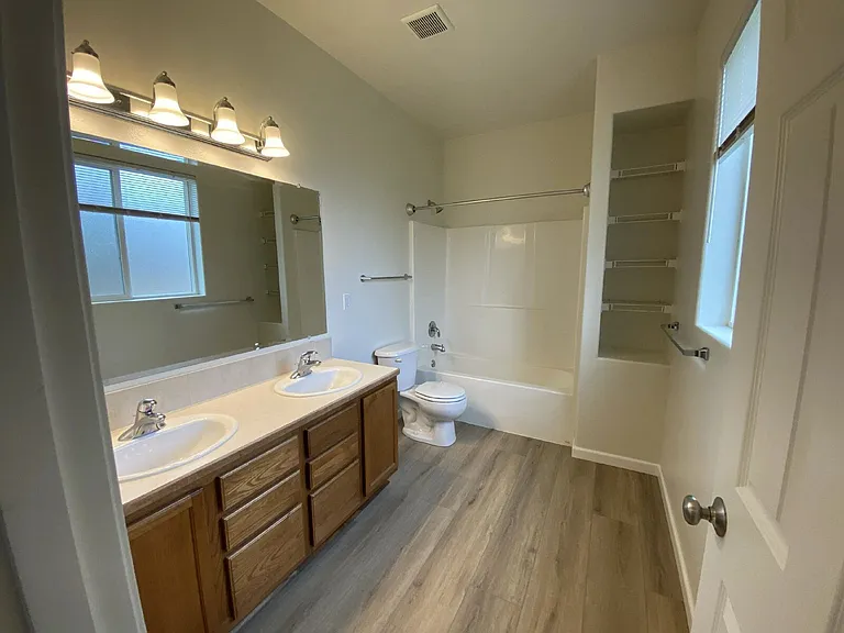 660 Callahan Dr — Photo 24