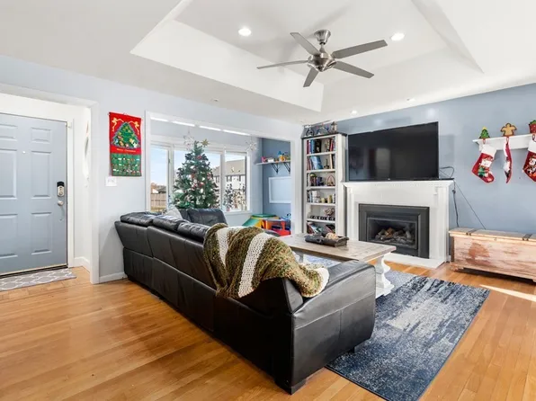 12 Gilbert St, North Andover, MA 01845