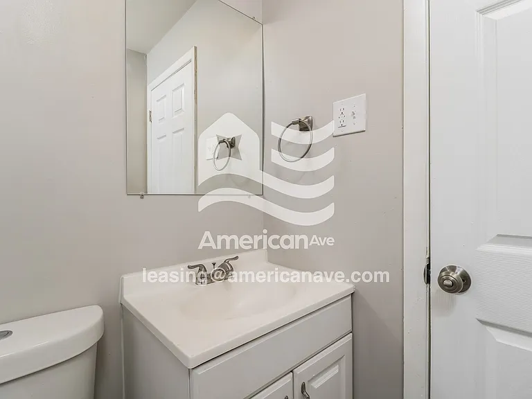 1421125_009_wm_-_main_bathroom_13027466.jpg
