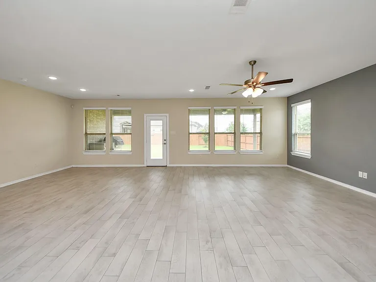 28215 Shorecrest Ln — Photo 11