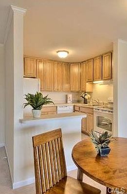 4th image of 16 Fordyce Ct APT 2