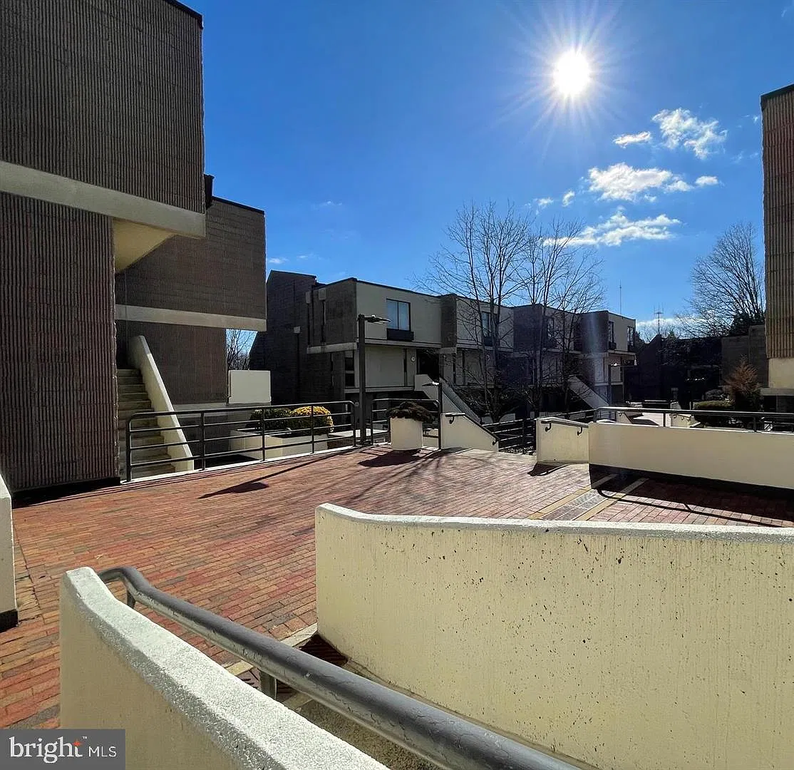 3 bed, 2.0 bath, 1279 sqft, $2,250 — Photo 4
