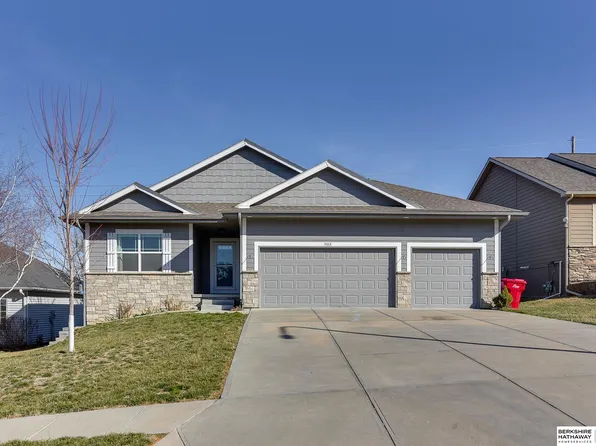 903 Grandview Dr, Louisville, NE 68037