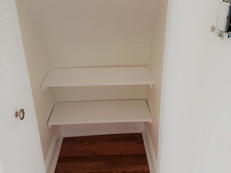 232 W Burke St — Photo 6