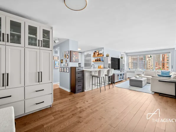 200 East 84th Street image 1 of 12
