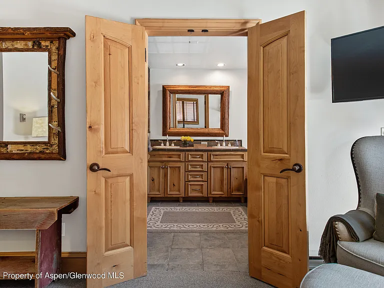 715 E Hopkins Ave — Photo 10