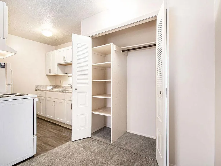 Hickory Village Apartments — Photo 59