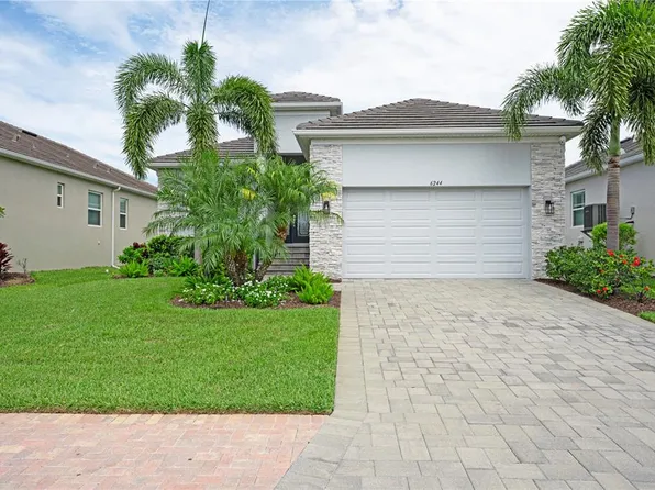 6244 Champions Row St, Bradenton, FL 34210