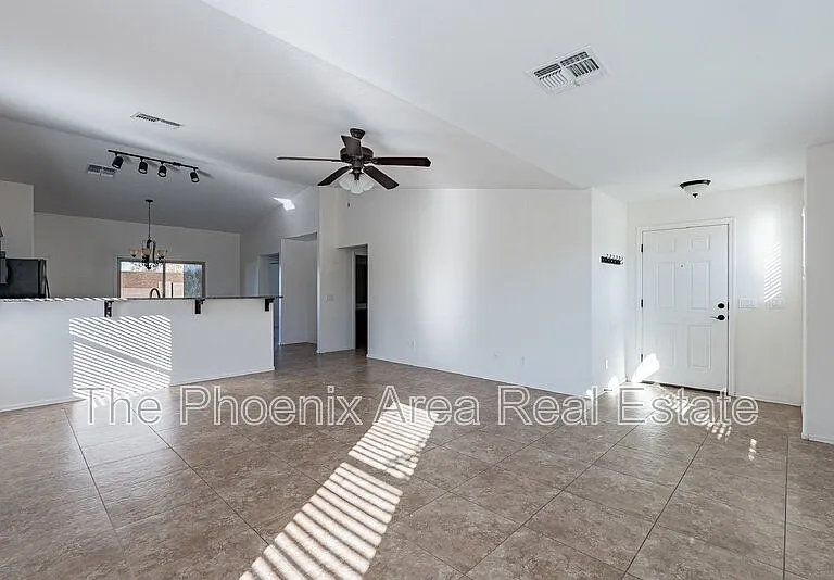 244 N Wesley — Photo 7