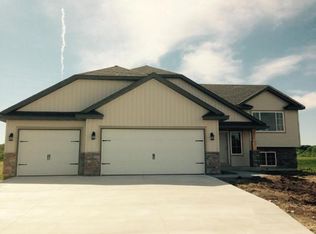 2415 Foxtail Ln, Faribault, MN 55021