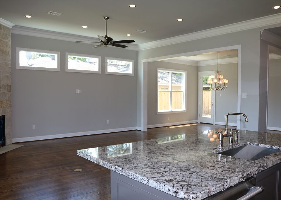 2nd image of 1427 Richelieu Ln