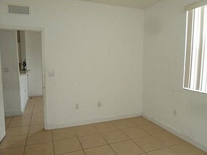 5th image of 2826 SE 16th Pl Unit 200