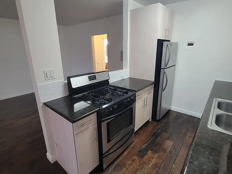 924 Hancock Ave #2 — Photo 10