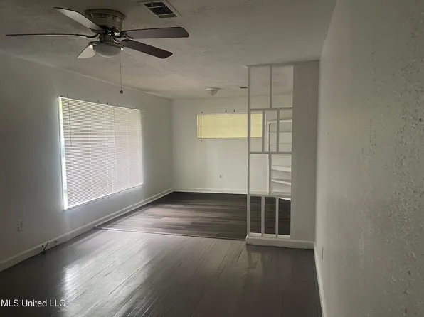 362 E Leavell Woods Dr, Jackson, MS 39212