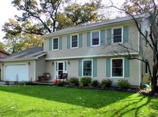 43W915 Oakleaf Dr, Elburn, IL 60119