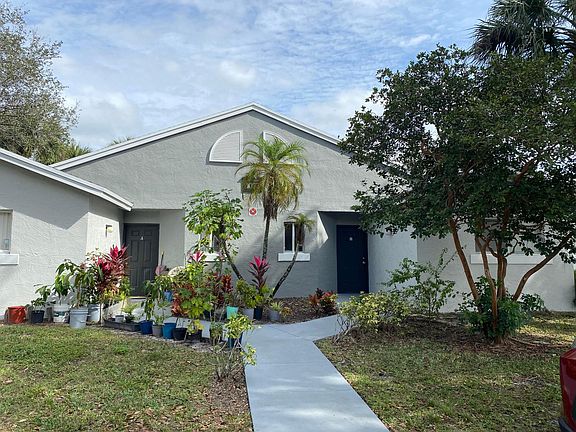 3rd image of 1092 Lake Victoria Drive #B