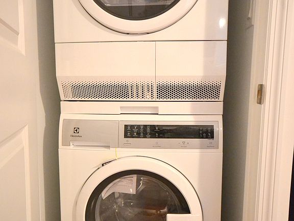 4th image of 429 Lincoln Pl APT C1