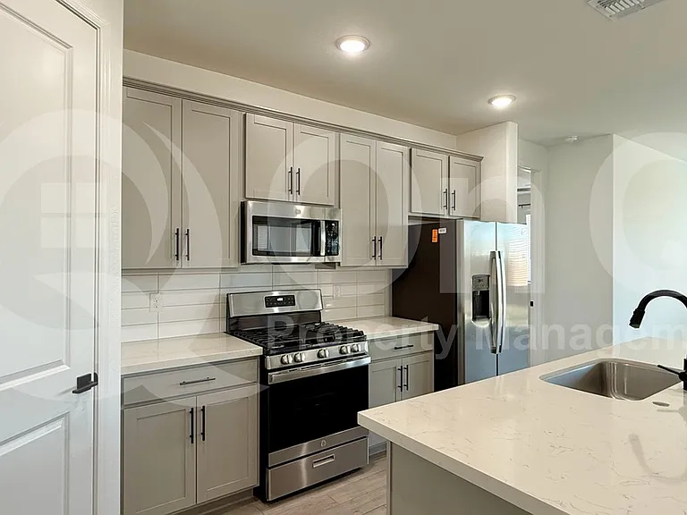 22824 E Roundup Way — Photo 8
