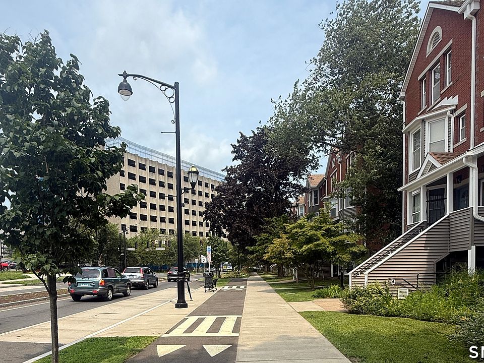 1st image of 22 Franklin Avenue #D