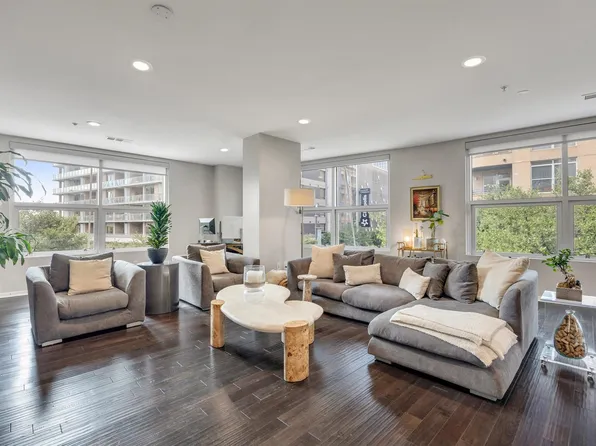 2323 N Houston St APT 202, Dallas, TX 75219