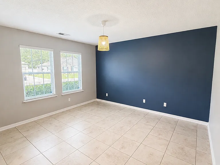 125 Walnut Way — Photo 2