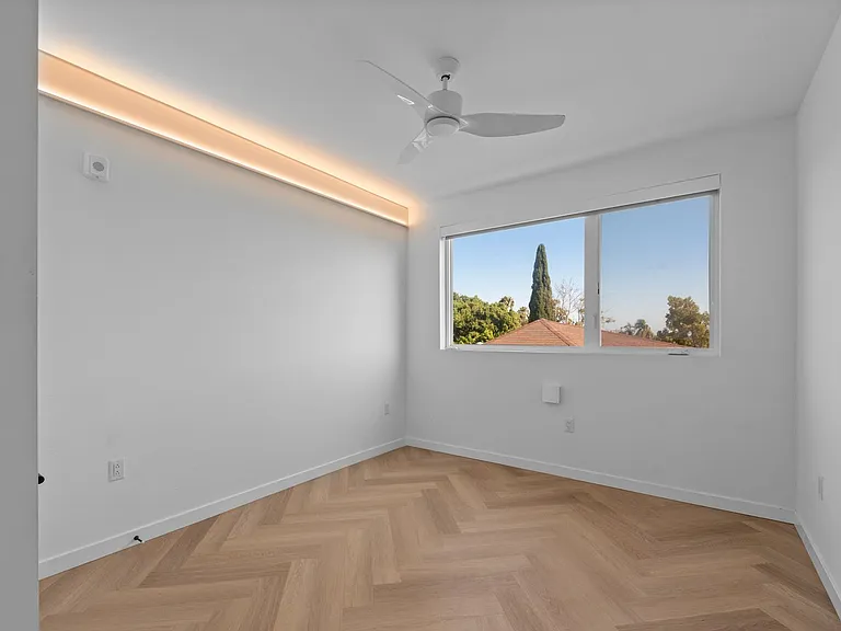 TALA Residences at Gillis House — Photo 32